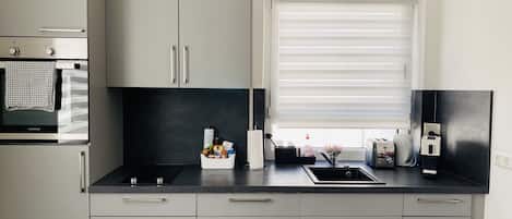 Fridge, oven, stovetop, dishwasher