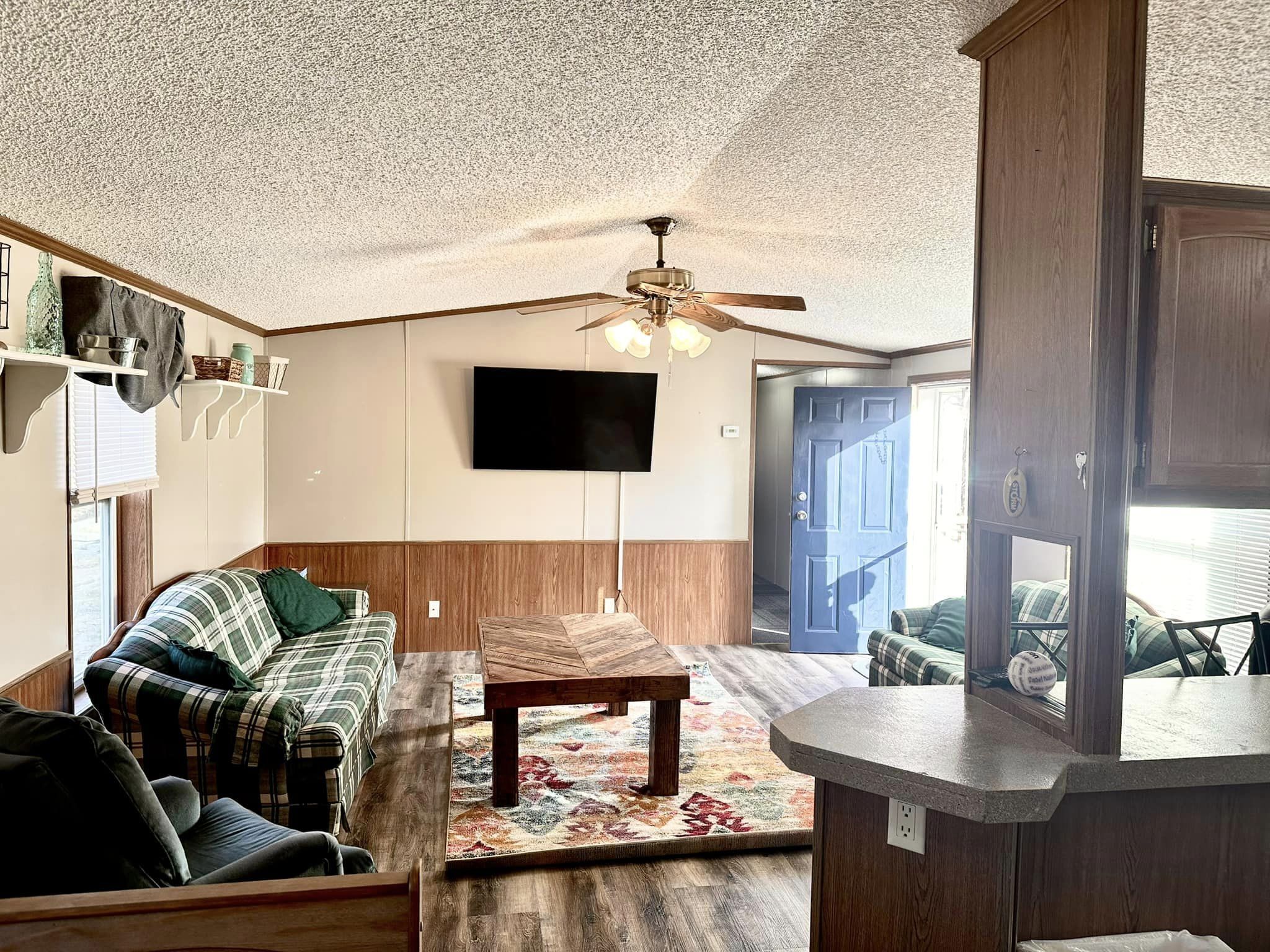 BUCKEL LODGE CALAMUS (Near Homestead Knolls Campground)