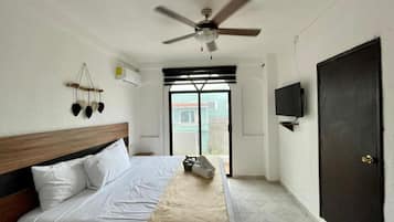 Comfort Studio Suite, 1 King Bed | Down comforters, individually decorated, individually furnished