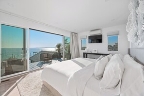 5 bedrooms, iron/ironing board, WiFi, bed sheets - Black Swan: Beachfront Home w/ Year-Round Jacuzzi (Hampton Bays)