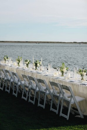 Outdoor banquet area - Black Swan Beachfront Home with Jacuzzi year round (Hampton Bays)