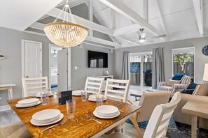 Dining - Queens Grant @ Palmetto Dunes Luxury 2 Bd. Ground Level Condo - Remodeled (Hilton Head Island)