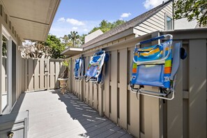 Property grounds - Queens Grant @ Palmetto Dunes Luxury 2 Bd. Ground Level Condo - Remodeled (Hilton Head Island)