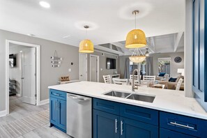 Interior - Queens Grant @ Palmetto Dunes Luxury 2 Bd. Ground Level Condo - Remodeled (Hilton Head Island)