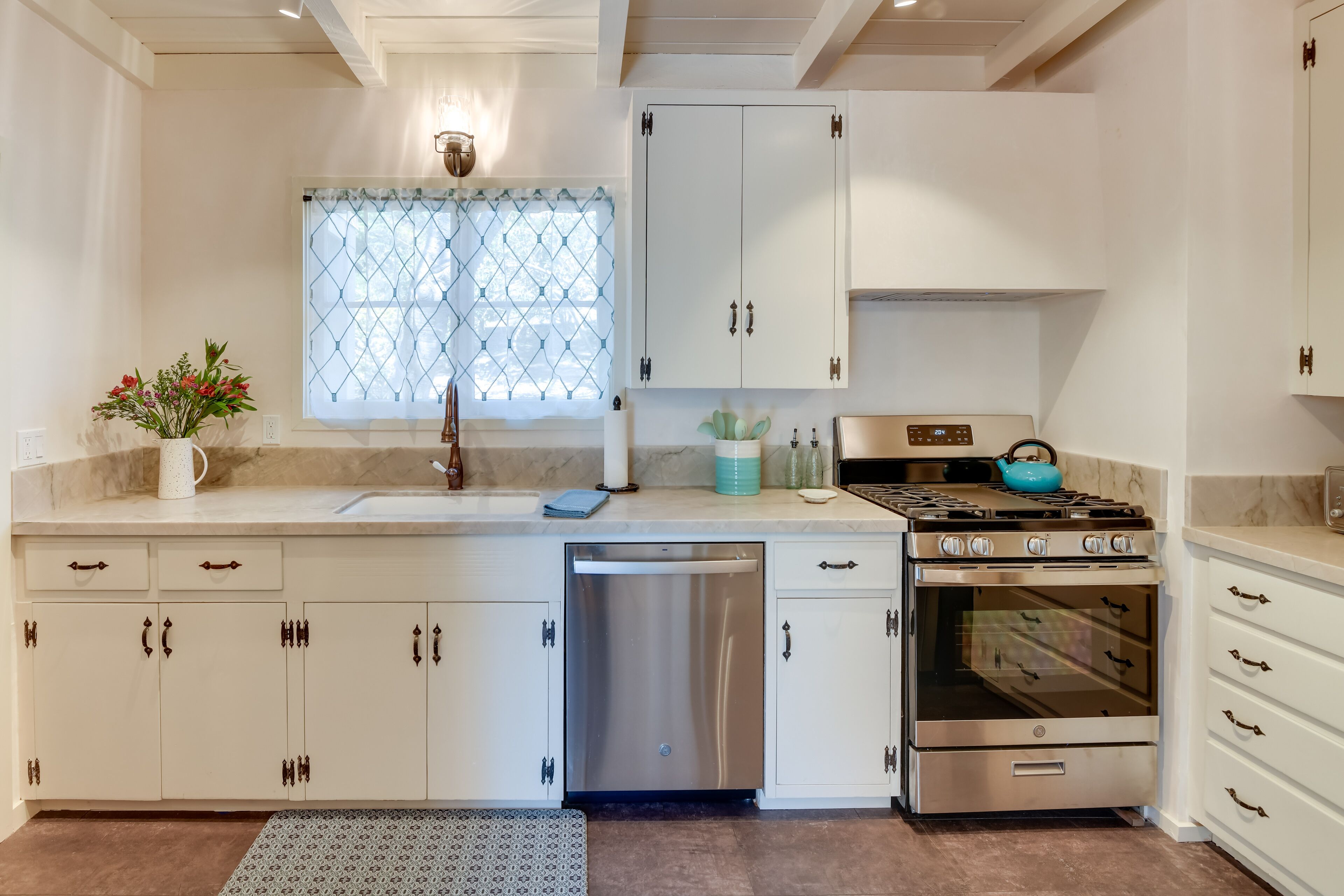 Vacation Rental Home ~ 1 Mi to Carmel Beach!