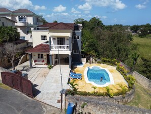 Exterior - 2 BDR 3 Beds Villa w/Pool and Jacuzzi - 2 minutes from the beach! (Rio San Juan)