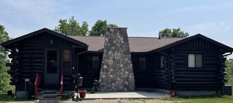 Charming Cabin Nestled along the Stony Brook Creek