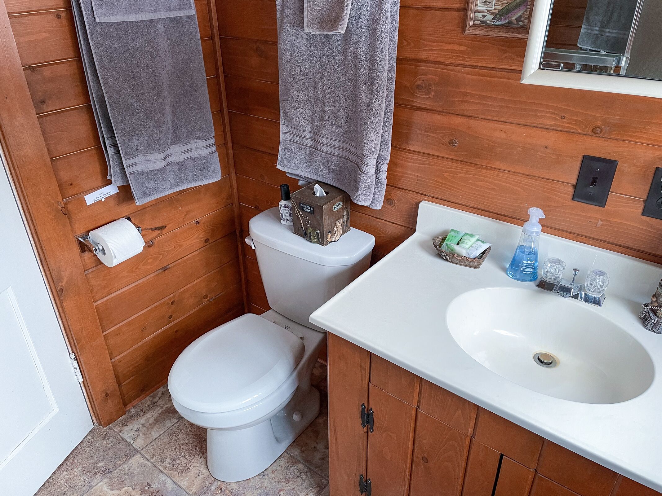 Charming Cabin Nestled along the Stony Brook Creek