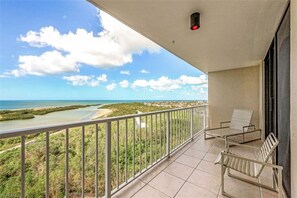 Property grounds - Sand Dollar Sunsets, a South Seas Oceanfront Condo (Marco Island)