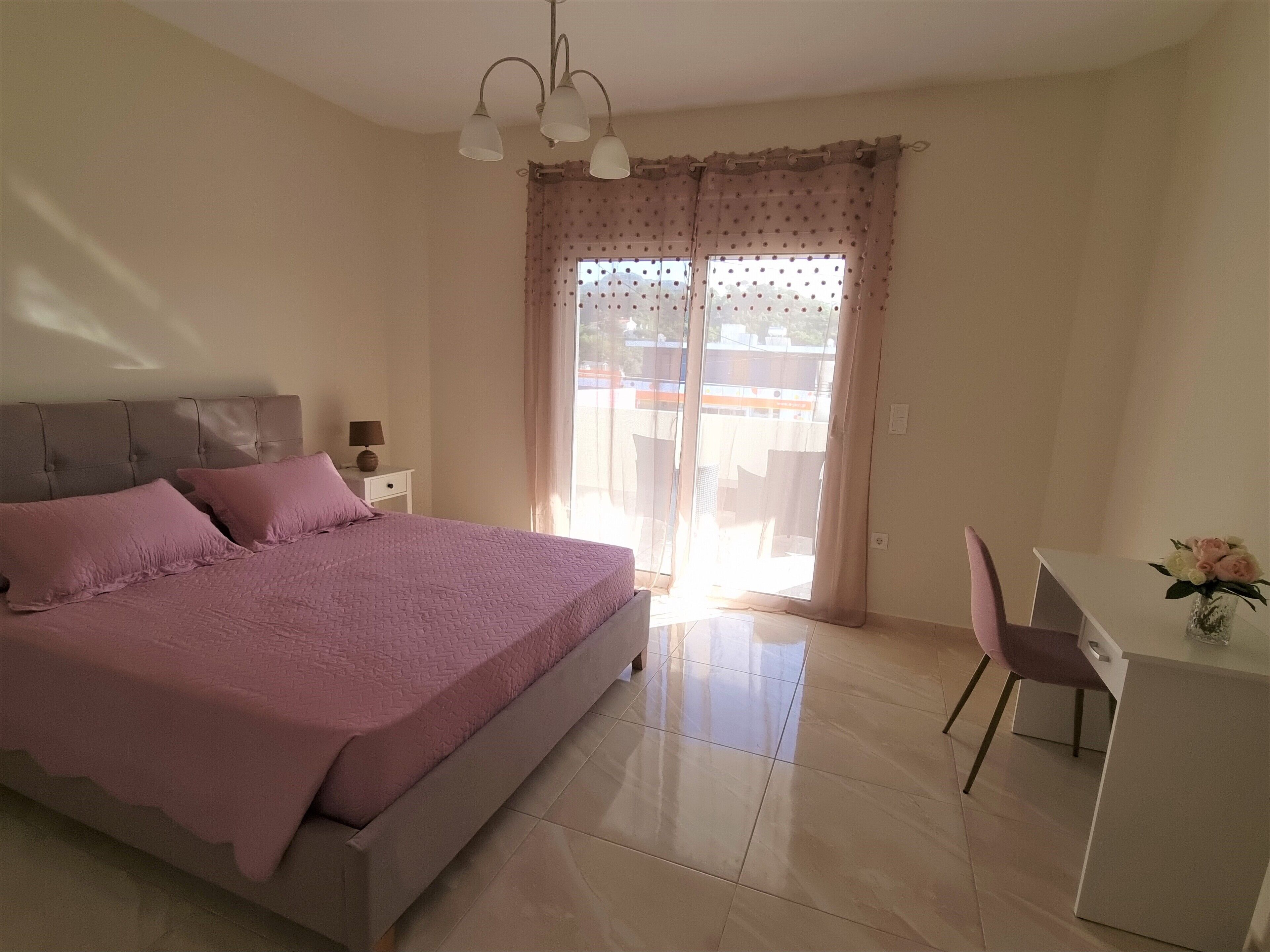 1 chambre, bureau, fer et planche à repasser, Wi-Fi gratuit