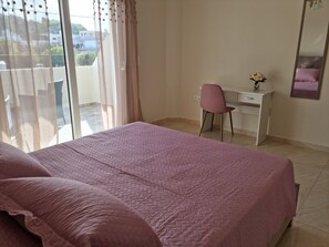 1 Schlafzimmer, Schreibtisch, Bügeleisen/Bügelbrett, kostenloses WLAN