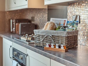 洗碗机、高脚椅、冰柜