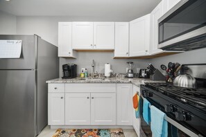 Kjøleskap, mikrobølgeovn, ovn og brødrister