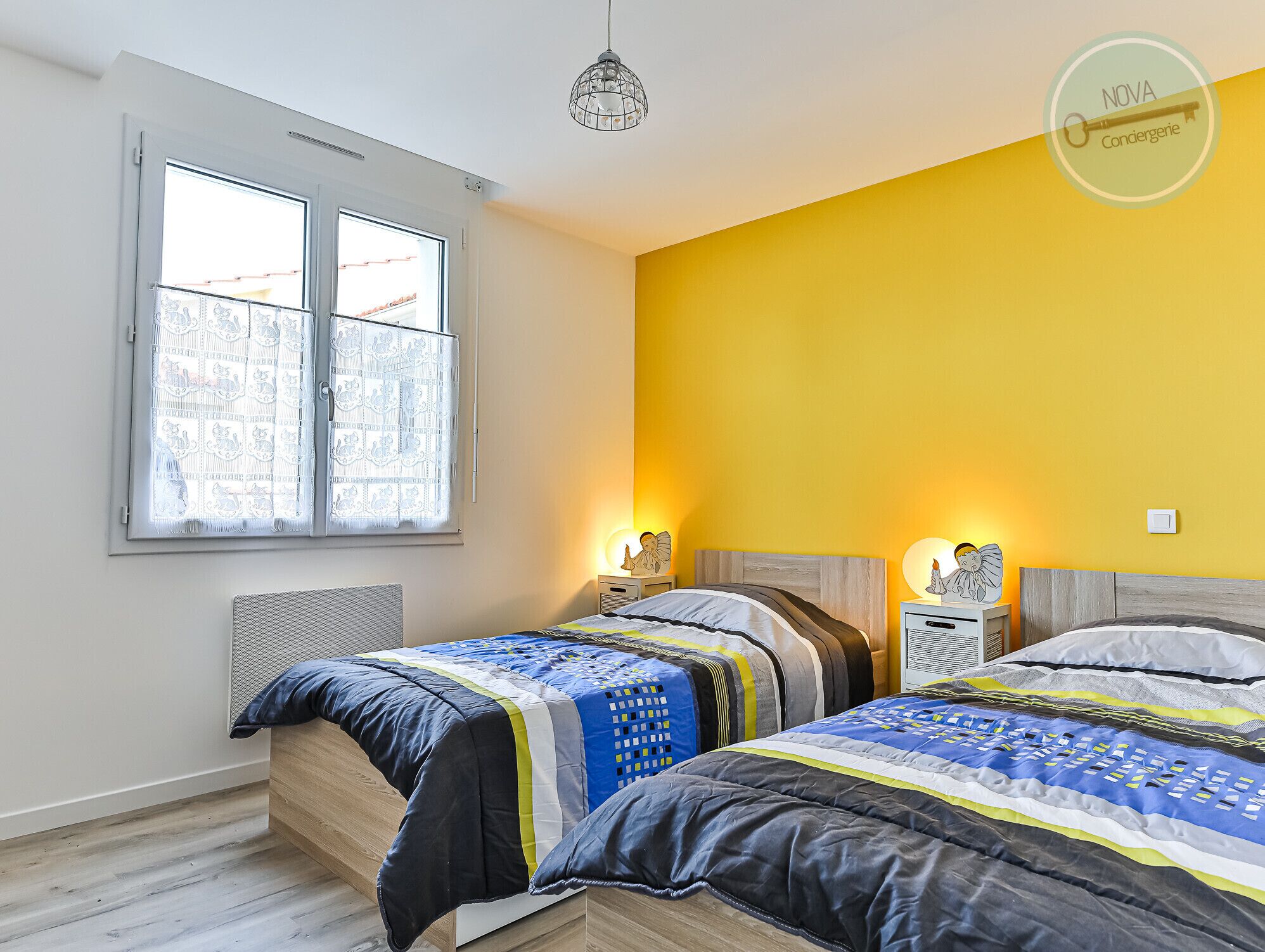 2 chambres, fer et planche à repasser