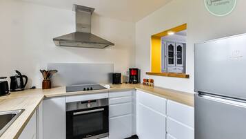 Réfrigérateur, micro-ondes, four, lave-vaisselle