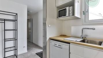 Réfrigérateur, micro-ondes, four, lave-vaisselle