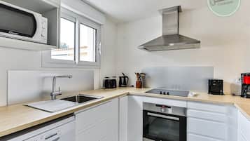 Réfrigérateur, micro-ondes, four, lave-vaisselle