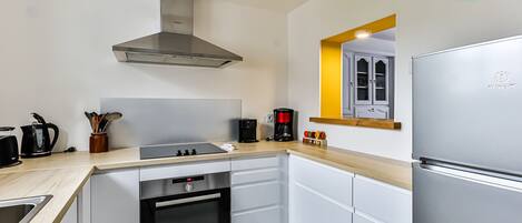 Réfrigérateur, micro-ondes, four, lave-vaisselle