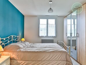2 Schlafzimmer, Bügeleisen/Bügelbrett