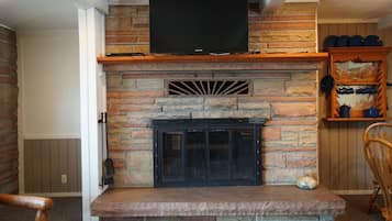 Apartment, 2 Bedrooms | Living area