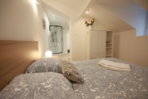 1 غرفة نوم ومكتب وواي فاي وملاءات أسرّة