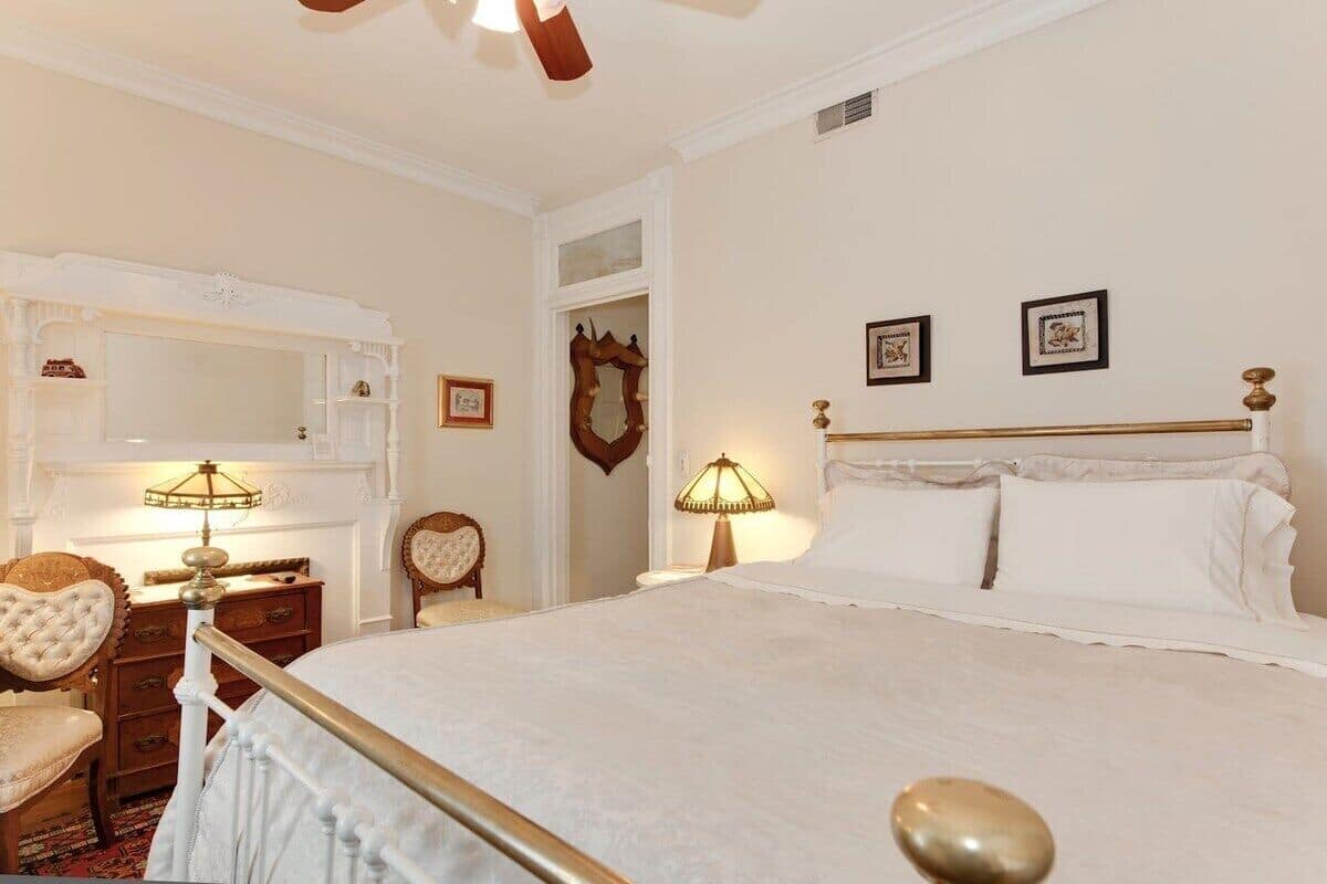City Room | Iron/ironing board, free WiFi