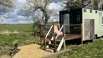 Signature Room (Converted Horse Lorry) | Exterior