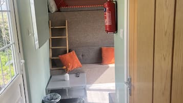 Signature Room (Converted Horse Lorry) | Lobi