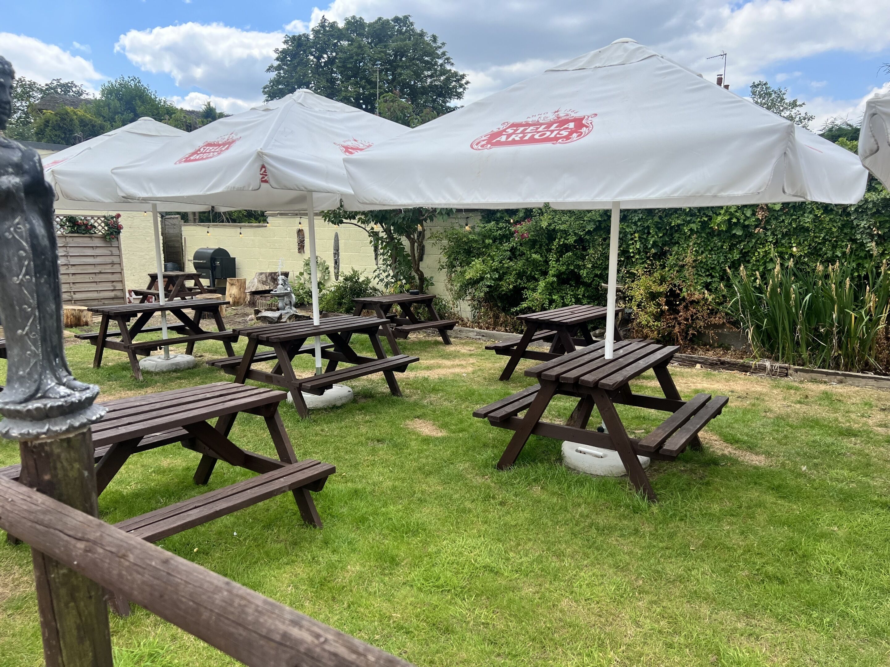 Habitación estándar doble, baño privado, vistas al jardín (with patio table) | Exterior