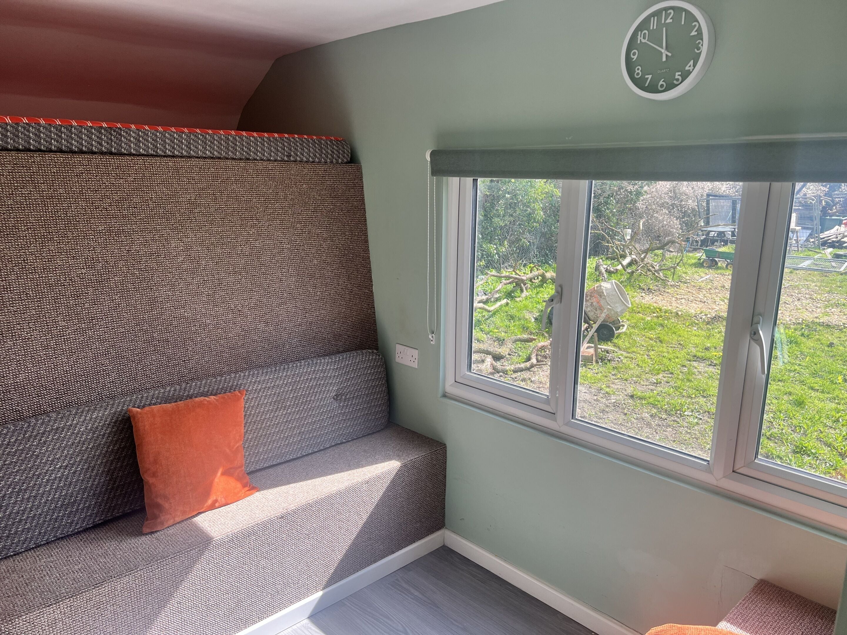 Signature Room (Converted Horse Lorry) | Lounge