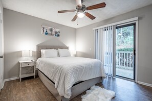 1 bedroom, iron/ironing board, free WiFi, bed sheets - Cozy new 1BR with Balcony (Marietta)