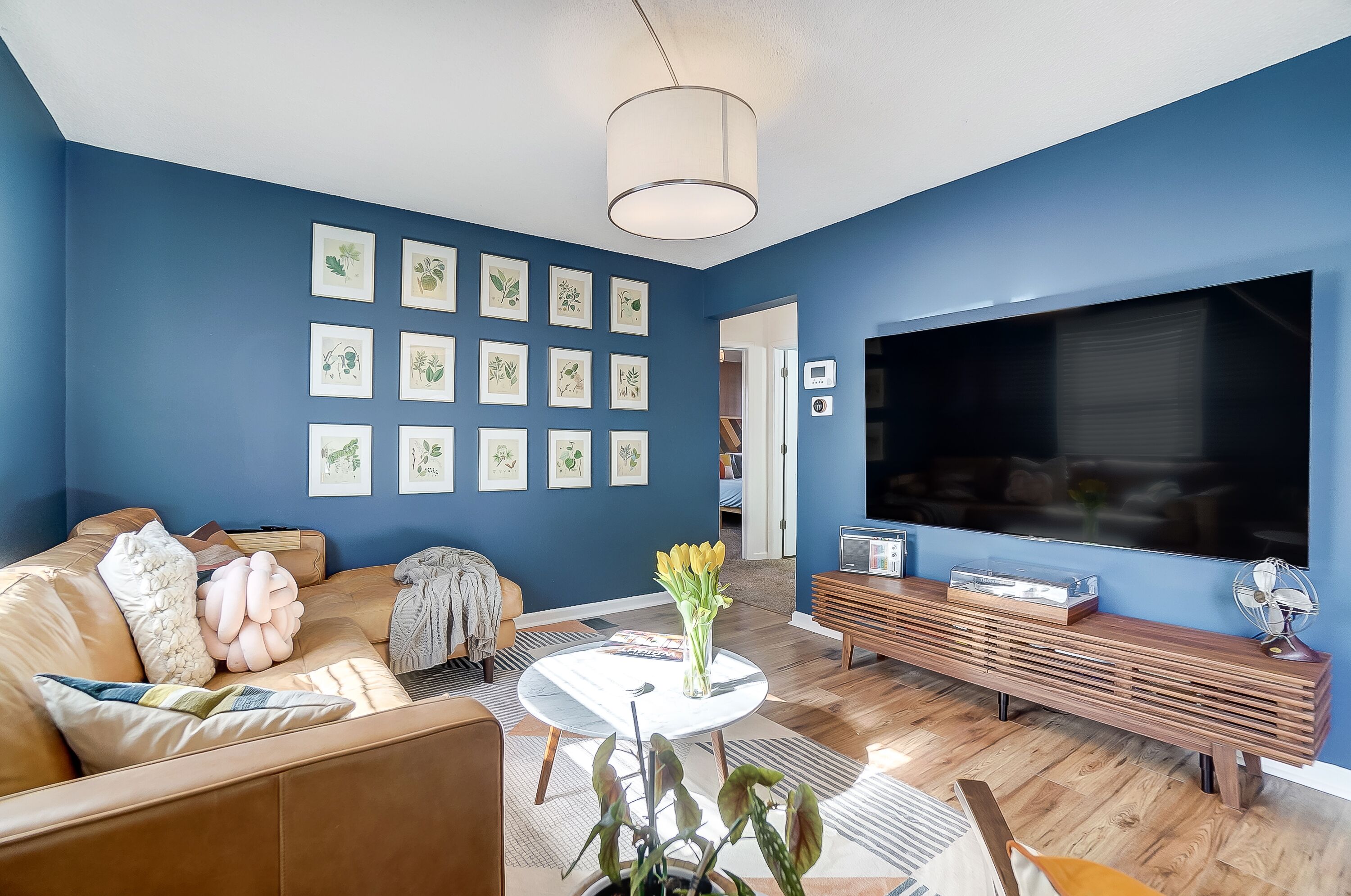 Boho Bexley Bungalow! King bed, Outdoor Oasis, near downtown Columbus & Airport