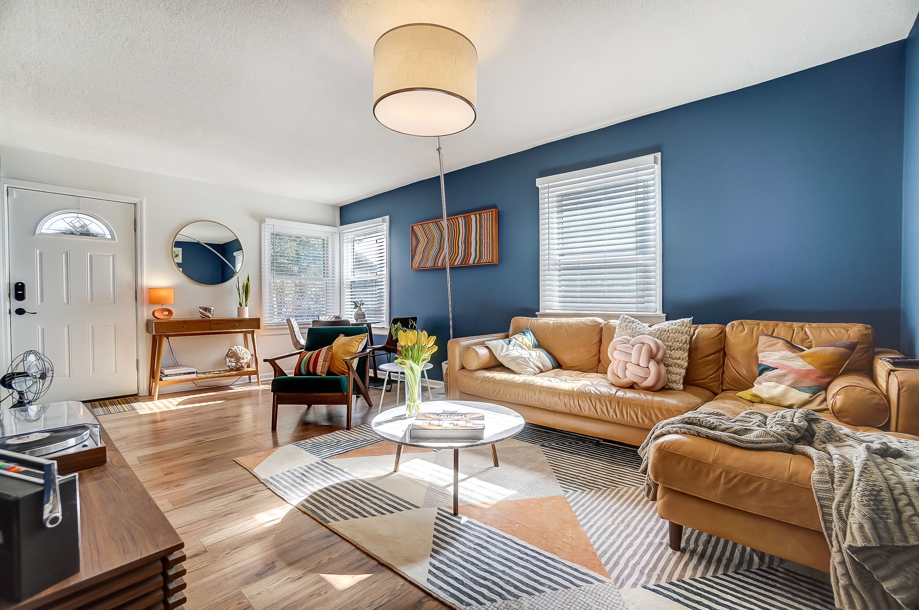 Boho Bexley Bungalow! King bed, Outdoor Oasis, near downtown Columbus & Airport