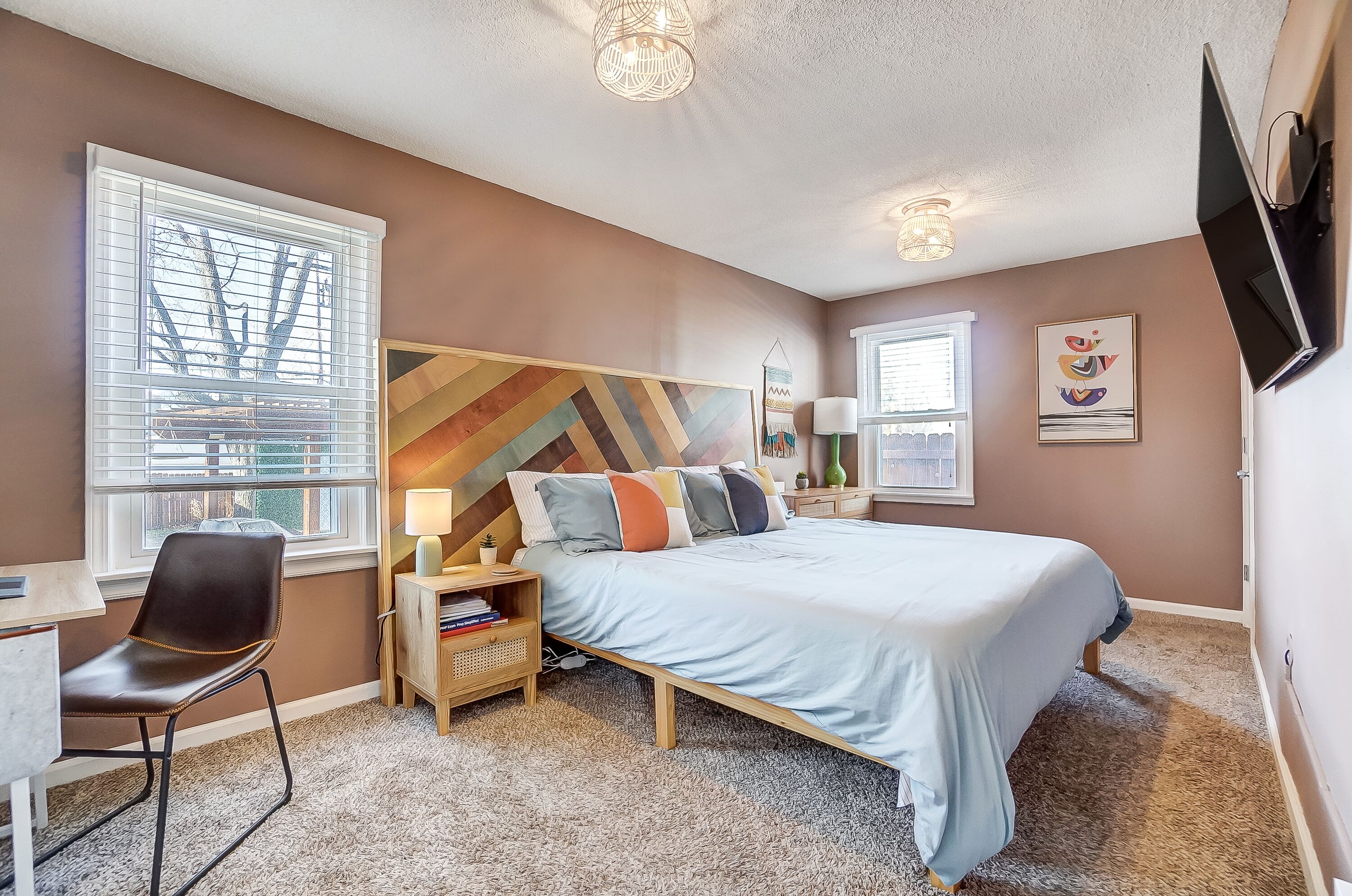 Boho Bexley Bungalow! King bed, Outdoor Oasis, near downtown Columbus & Airport