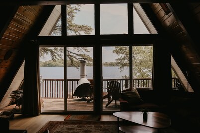 Step Back in Time: Cozy Lakeside Retreat Vintage A-Frame Cabin on Horseshoe Lake