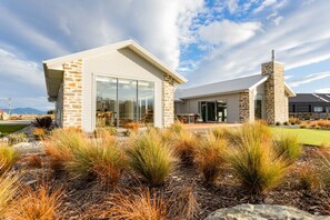 Exterior - Boundary Retreat, Twizel. (Twizel)