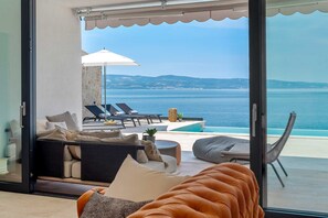 Pool - Villa Sea Breeze, 5 bedroom Luxury Villa near the sea, private heated pool, Omiš Brzet (Omiš)