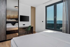 5 bedrooms, iron/ironing board, free WiFi, bed sheets