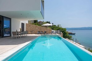 Pool - Villa Loma, 5 bedroom Luxury Villa near the sea, private heated pool, Omiš Brzet (Omiš)