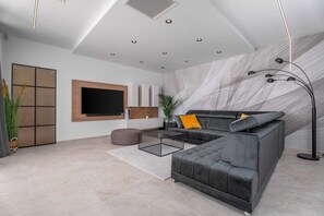 TV