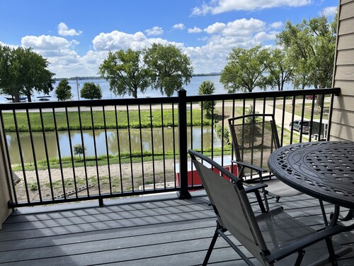 Cozy Lake View Condo