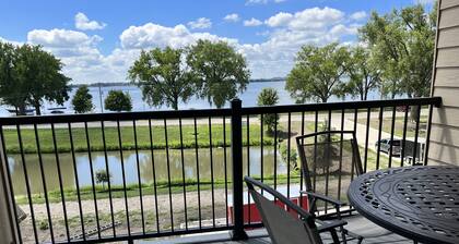 Cozy Lake View Condo