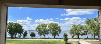 Cozy Lake View Condo