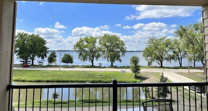 Cozy Lake View Condo