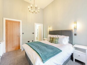 3 bedrooms, free WiFi, bed sheets - 3 bedroom accommodation in Eyemouth (Eyemouth)