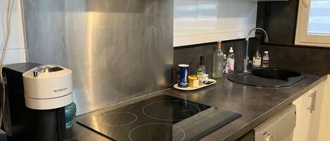 冰箱、微波炉、烤箱、炉灶