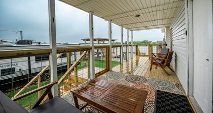 Gorda Getaway - Updated Home on the Colorado River, Minutes to Matagorda Beach!