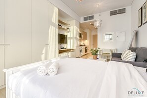 Zimmersafe, Bügeleisen/Bügelbrett, kostenloses WLAN, Bettwäsche