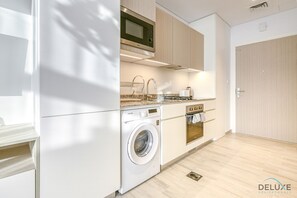 Kühlschrank, Mikrowelle, Ofen, Wasserkocher