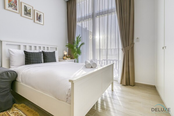 Safe på rommet, strykejern/-brett, wi-fi (inkludert) og sengetøy